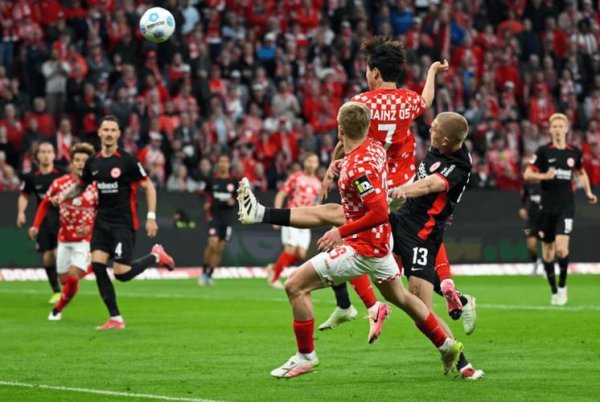 开云体育下载 声誉、生存双考验 德甲“撞墙时刻”回顾史上危机